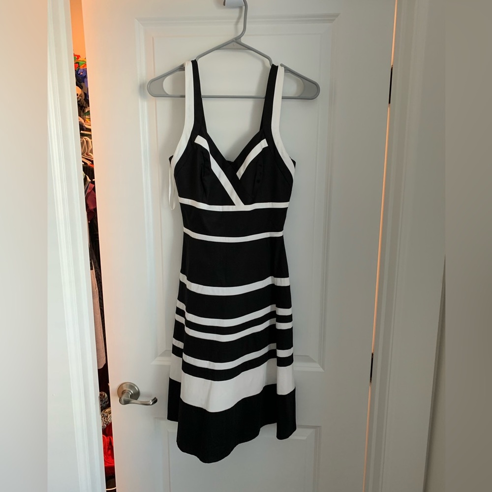 White House Black Market - Black & White Dress - Size 00
